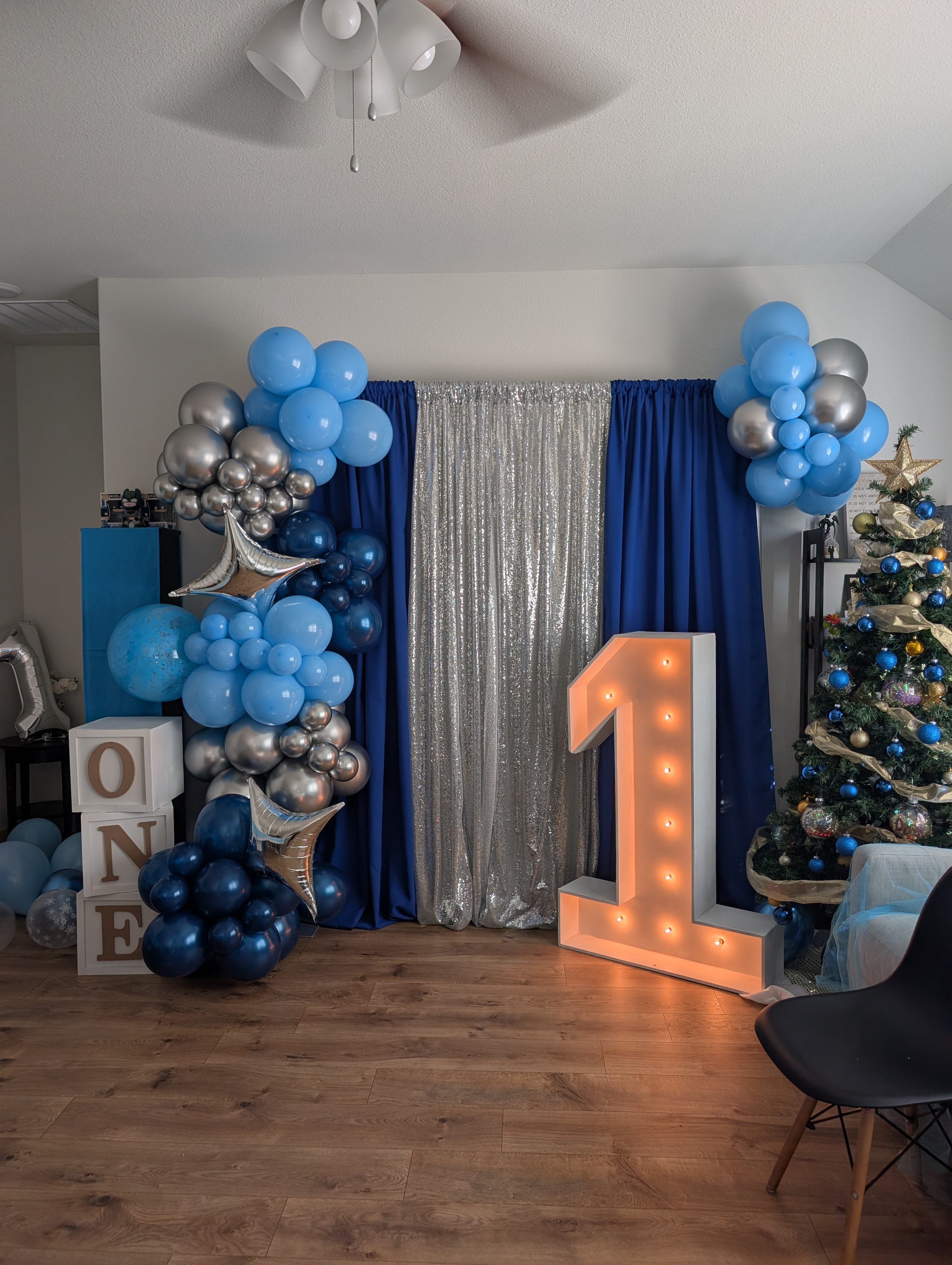 8x8 wood backdrop setup at a Dazzle Memories event