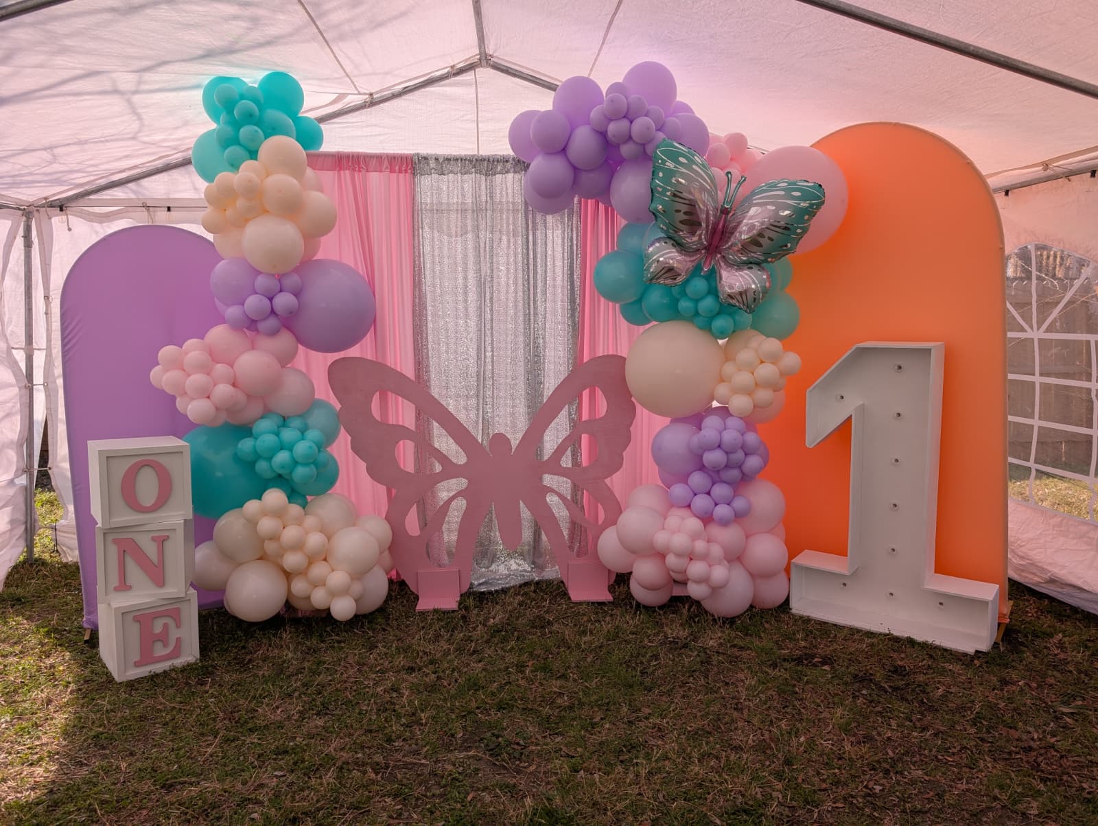 Custom balloon garland by Dazzle Memories